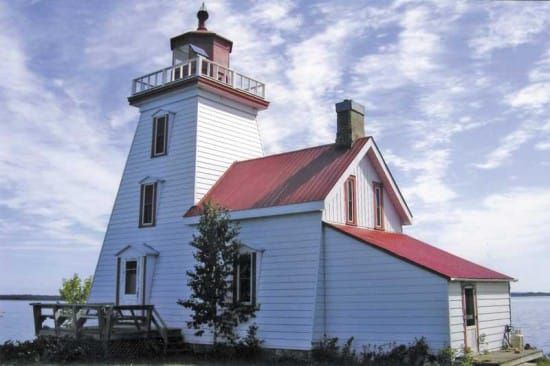 Fisheries, Oceans provides repairs to Strawberry, Great Duck lights