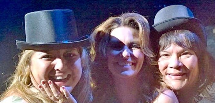 Island pair sing with Shania in Vegas