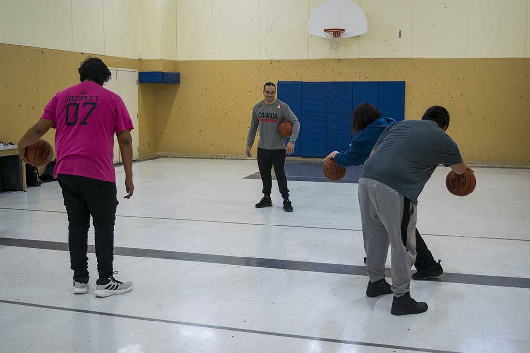 Professional Cree basketball  player visits Wiikwemkoong