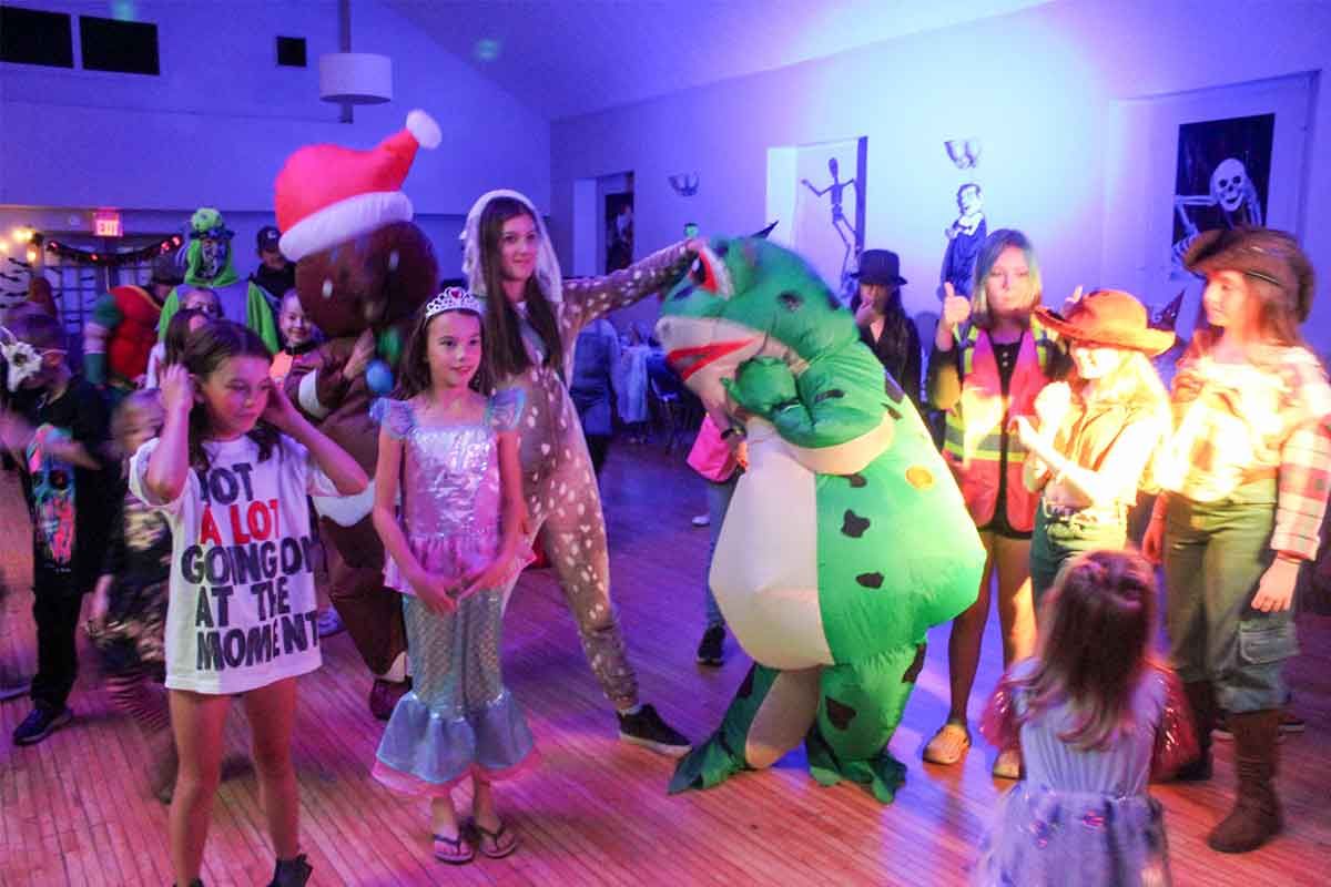 A hall packed with ghosts ‘n goblins