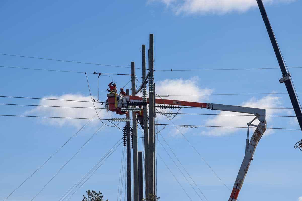 Hydro One crews converge on Manitoulin