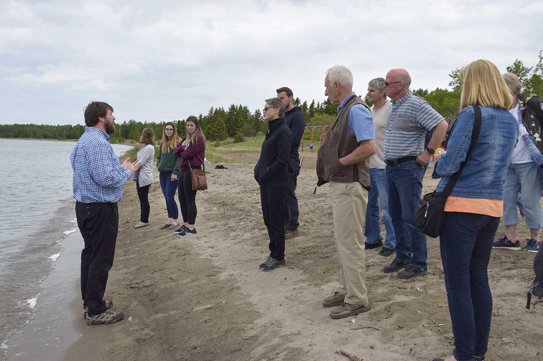 Volunteers learn to identify and eradicate invasive species
