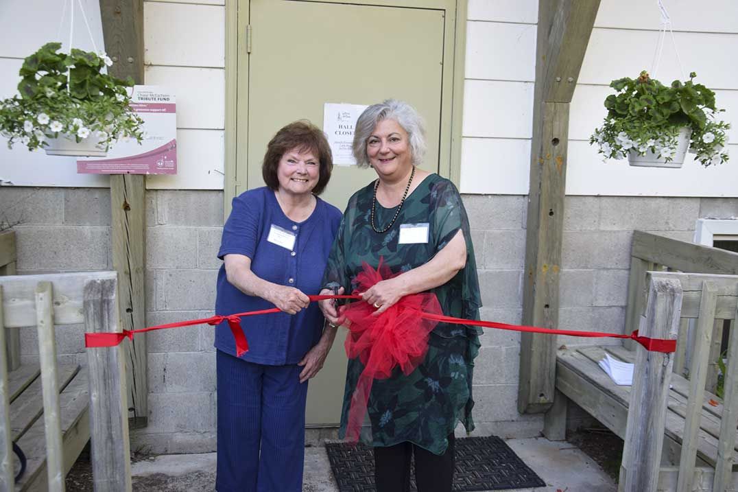 La Cloche Art Show ‘Hanging in There’ at 42