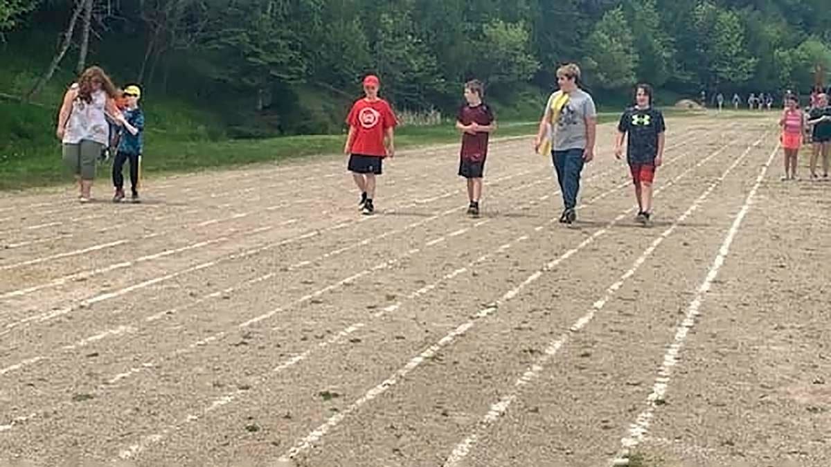 Charles C. McLean students help a pal win his ribbon