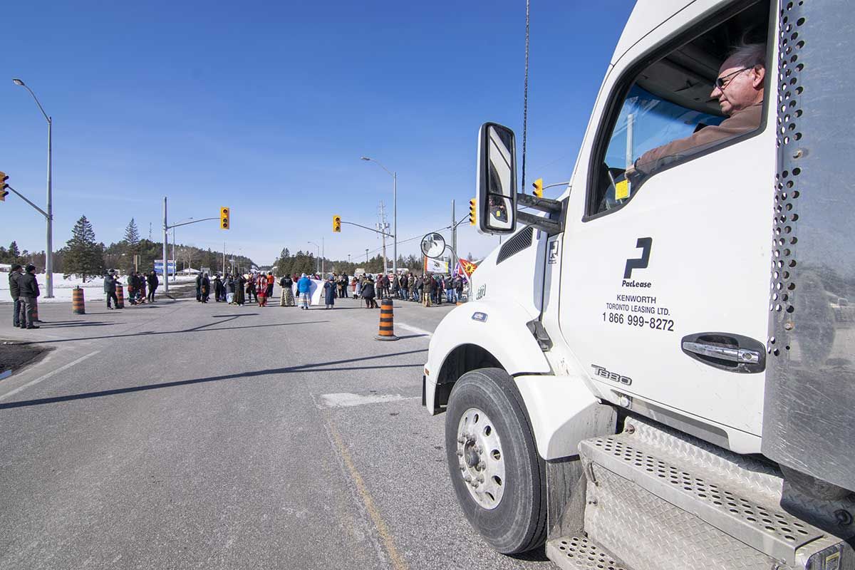 Solidarity protest slows highway traffic