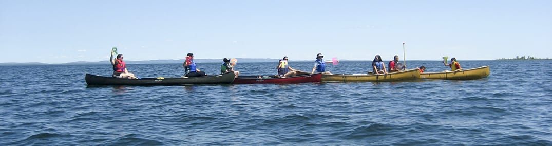 Team and skills-building in 4 Elements’ crosss-cultural Paddle Lab
