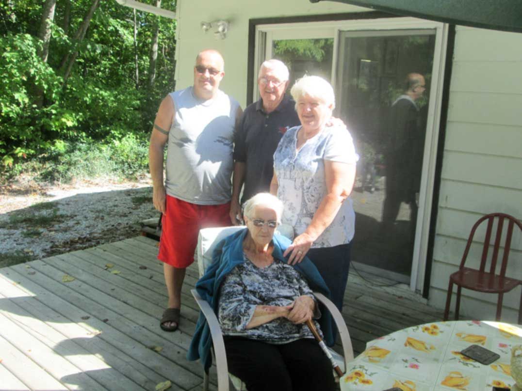 English family meets their Island relations for the first time