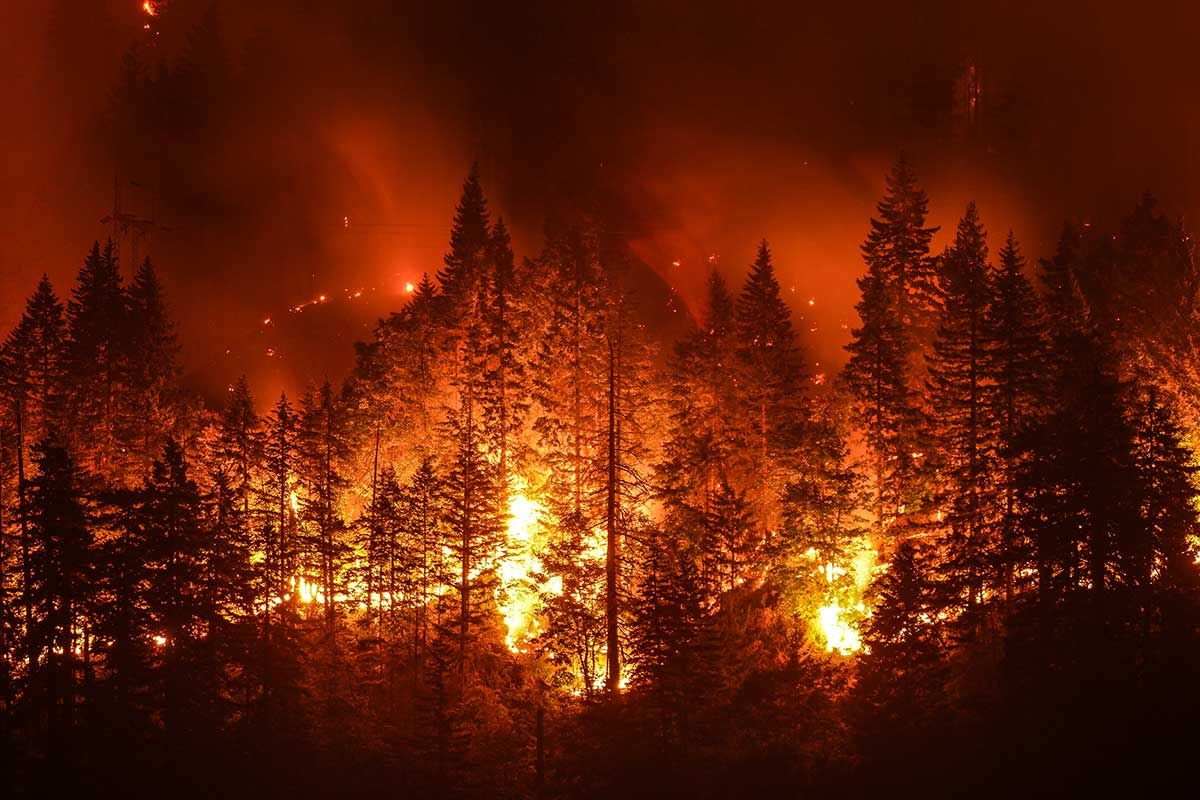 Smoke from wildfires in Northwestern Ontario and western Canada bring hazy skies