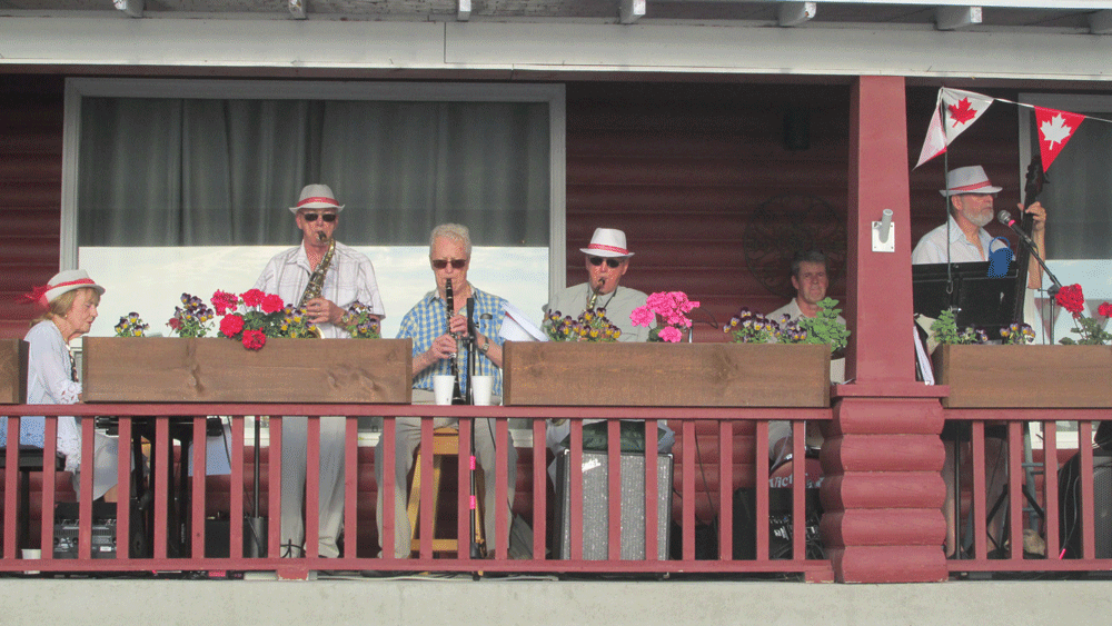 Grand opening of Live Edge Restaurant and Inn draws solid crowds