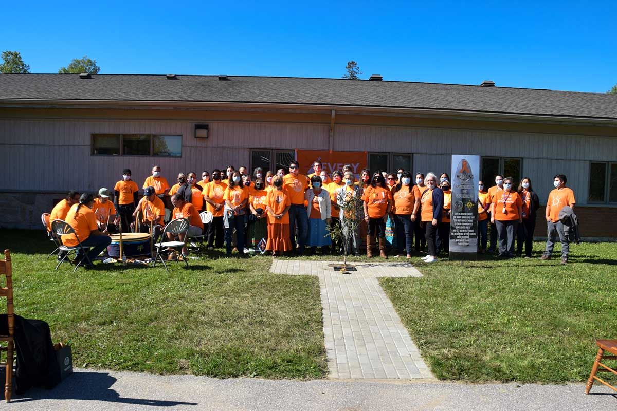 Mnaamodzawin Health Services unveils TRC memorial tree and plaque