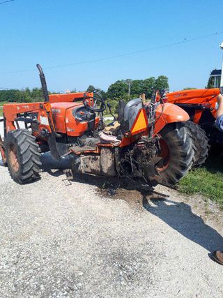 Minor injuries result of tractor-mini van motor vehicle accident
