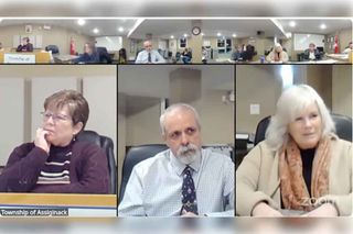 Assiginack motion to end staff Christmas bonus and holidays is soundly defeated