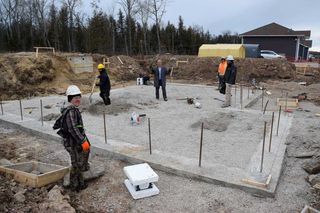 Whitefish River 91���˵��� builds four new homes for community members