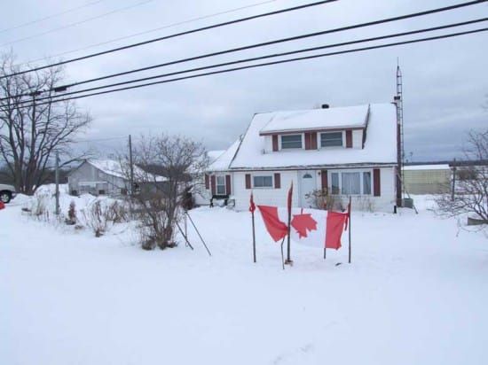 Writer objects to blockades and the distress of the Canadian flag