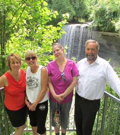 Thomas Mulcair makes Manitoulin stop on tour