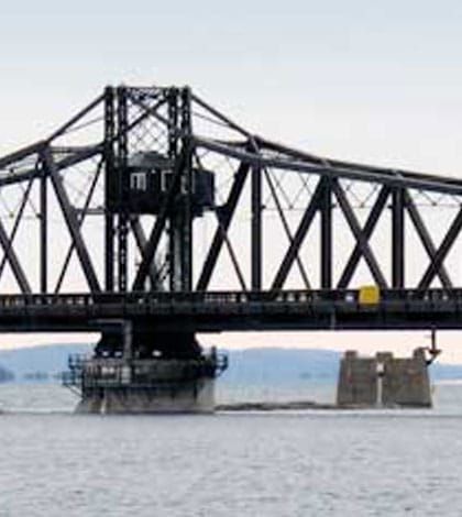 Centennial of Island bridge’s first swing