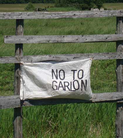 Garlon TM RTU spraying by Hydro One workers startles walker