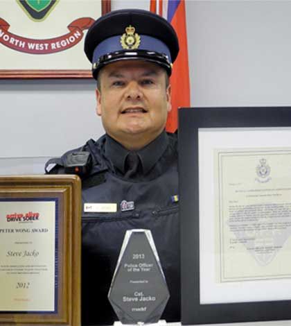 Wiky band member OPP Constable Steve Jacko receives MADD award