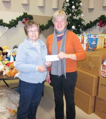 Island Quilters give in the spirit of Christmas