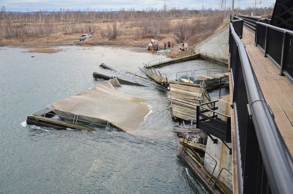 High winds send fish cage into Little Current swing bridge