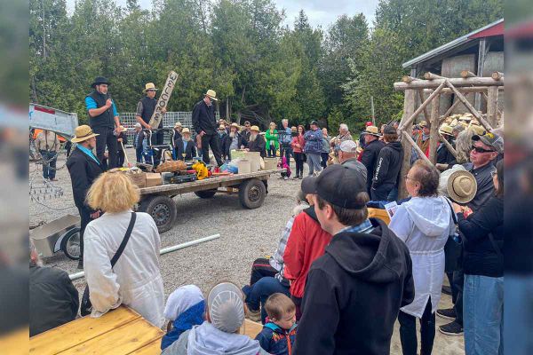 Amish auction brings community together in support of schoolhouse project