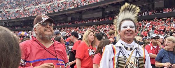 Blackhawks fan ‘goes regalia’ at Cup parade