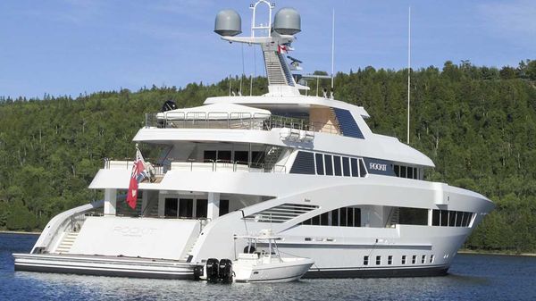 200-foot super yacht ‘Rock.It’ visits Gore Bay