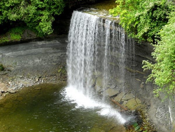 MTO confirms no stopping signs will be installed at Bridal Veil Falls