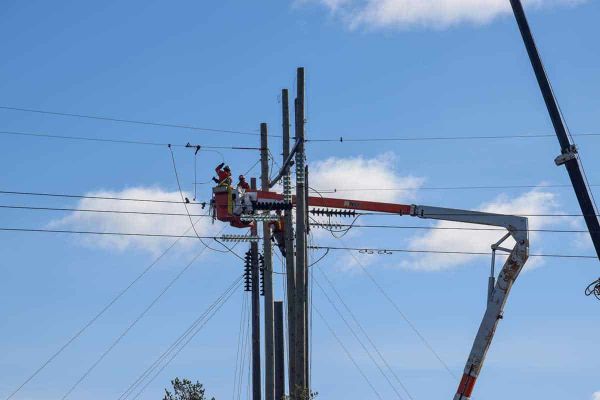 Hydro One crews converge on Manitoulin