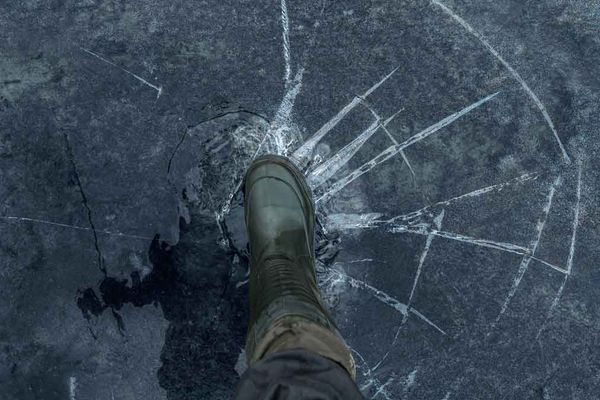 UCCM Police Service issues public ice safety reminder telling people to “Stay off!”