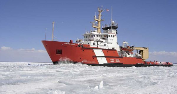 Icebreaking operations for Cockburn Island/Thessalon