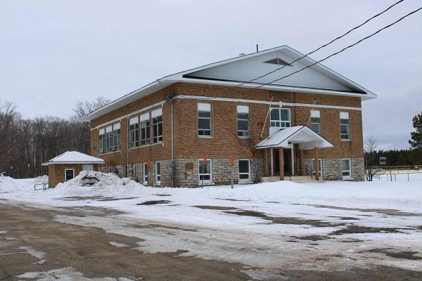 Mindemoya Old School gets a new roof for winter