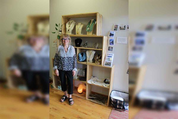Lynn’s Loft offers wire wrap crystal jewellery in Gore Bay
