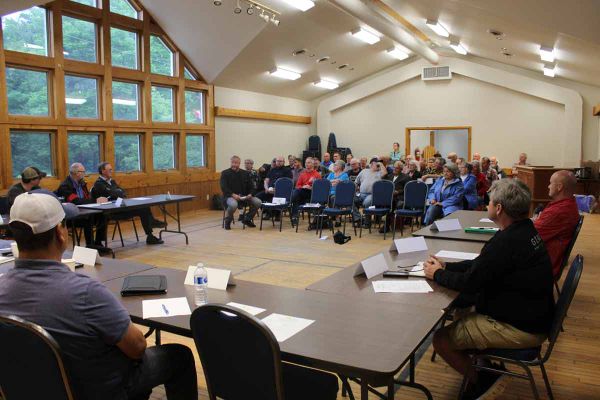 Members of Manitoulin municipalities and 91���˵���s meet in Kagawong to discuss waste management solutions.