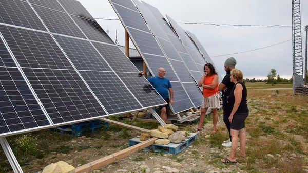 NDP leader visits Manitoulin Island, tours green Country 103 radio station