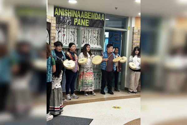 Whitefish River students call on government to help residents of Kashechewan