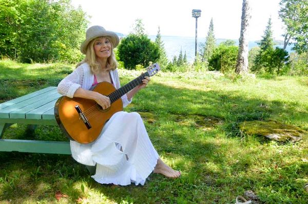 Liona Boyd, Canada’s premiere guitarist visits Manitoulin, would like to perform here