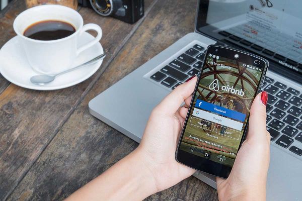 Council to consider establishing a bylaw to regulate Airbnb operators