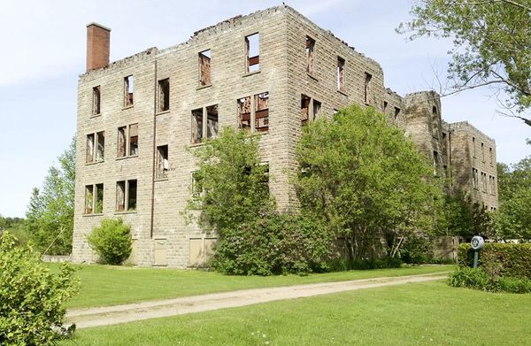 SOMBRE MONUMENT––The decaying hulk of St. Joseph School for Girls near Spanish. The residential school building, now private