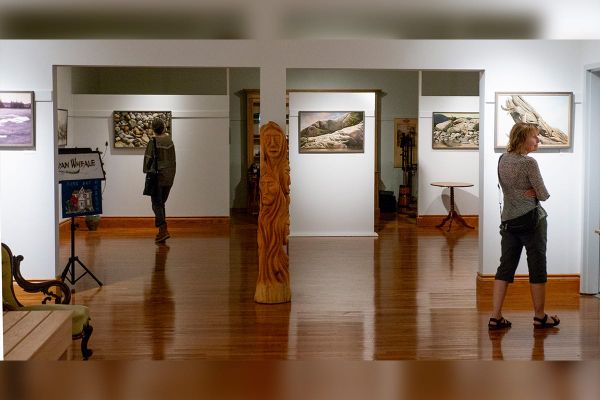 Ivan Wheale on the ‘magic light’ and his art of the real at Gore Bay Museum exhibit
