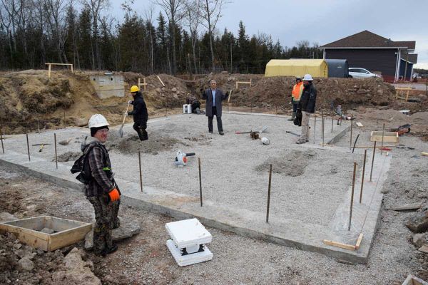 Whitefish River 91���˵��� builds four new homes for community members