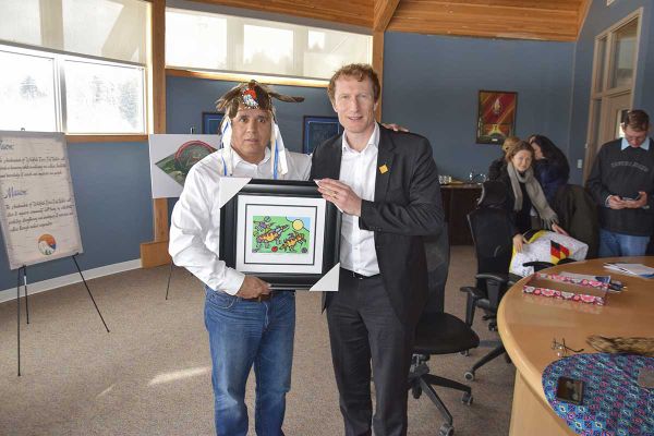Minister of Indigenous Services tours Whitefish River 91���˵���