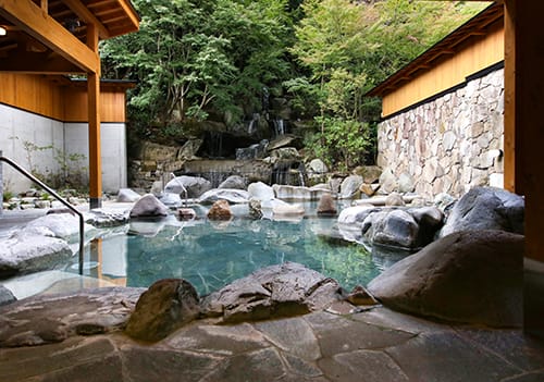 御所の湯是露天浴池