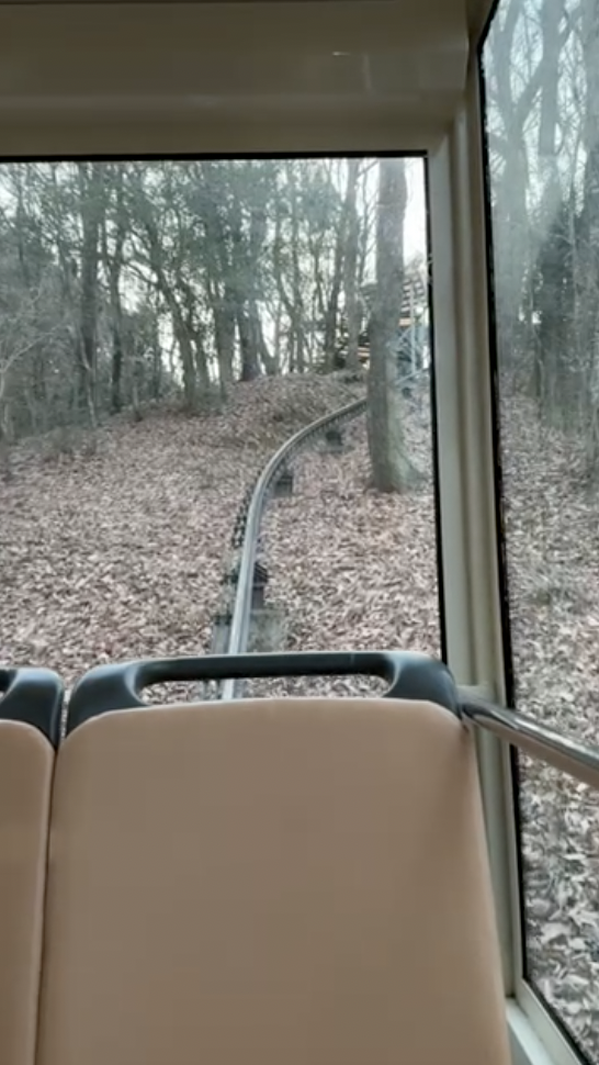 天河山莊的纜車內