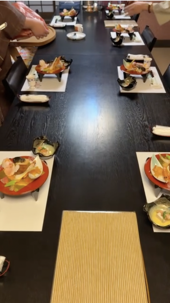 天河山莊，晚餐上菜