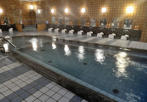 地藏湯的室內樣貌是日本傳統澡堂,這裡是城崎溫泉當地人很喜歡泡的溫泉