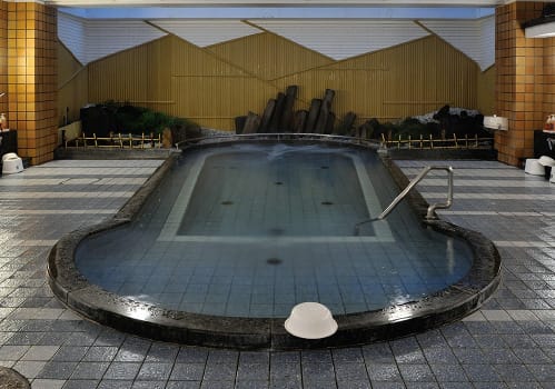 地藏湯的溫泉池的正面照