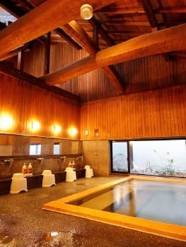 柳湯是室內浴池,因門口有柳樹而得名