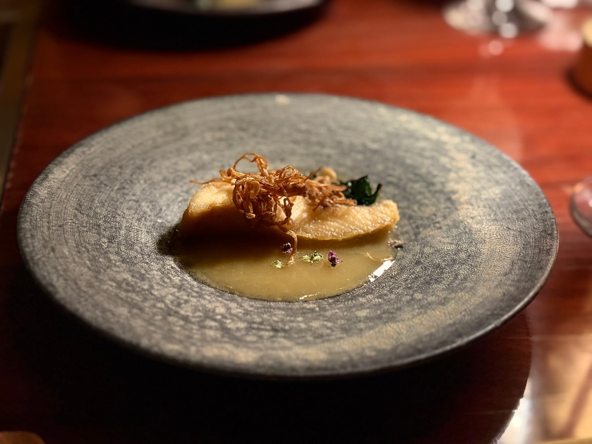 坐離宮套餐的第二道前菜，調味極佳且充滿懷石料理精緻感的魚肉料理。