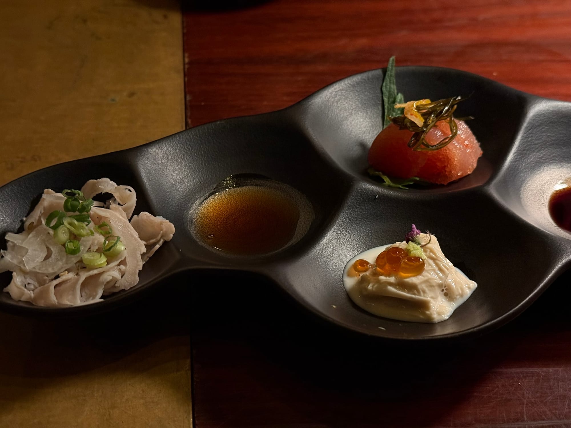 坐離宮套餐的第一道前菜，包含豬肉、明太子等水準之上的開胃菜。